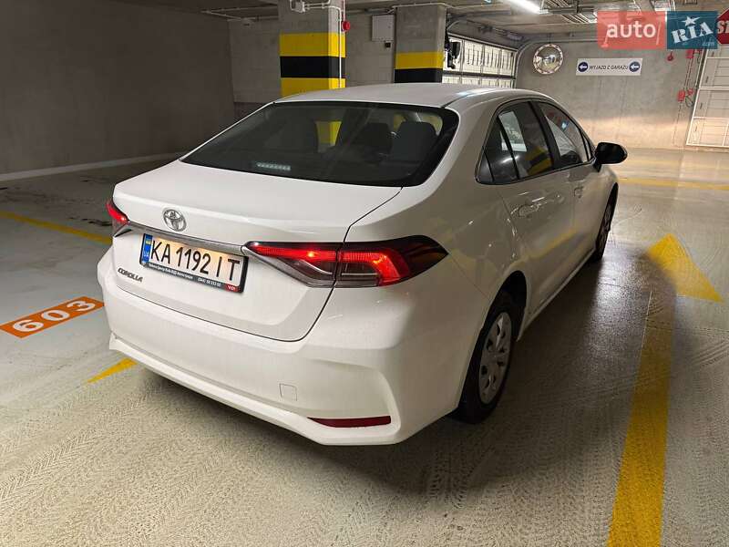 Седан Toyota Corolla 2021 в Киеве