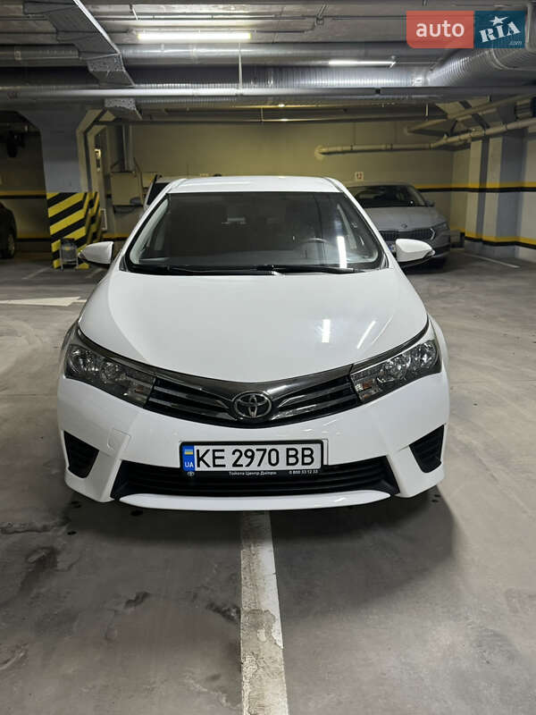 Седан Toyota Corolla 2014 в Днепре