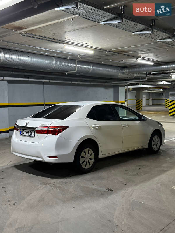 Седан Toyota Corolla 2014 в Днепре
