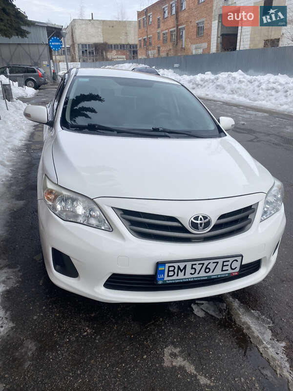Седан Toyota Corolla 2011 в Сумах
