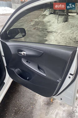 Седан Toyota Corolla 2011 в Сумах