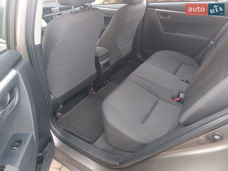 Седан Toyota Corolla 2016 в Луцке