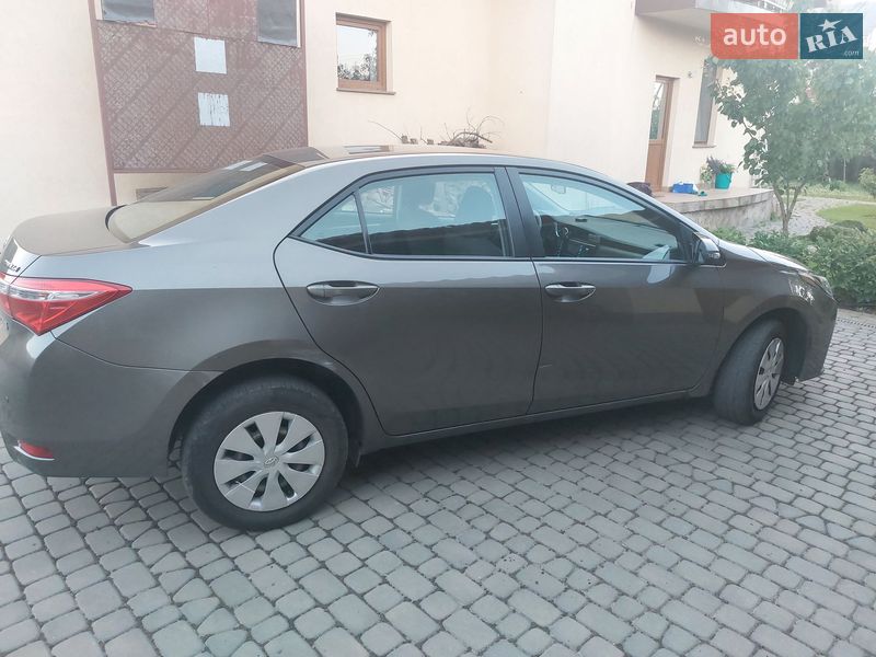 Седан Toyota Corolla 2016 в Луцке