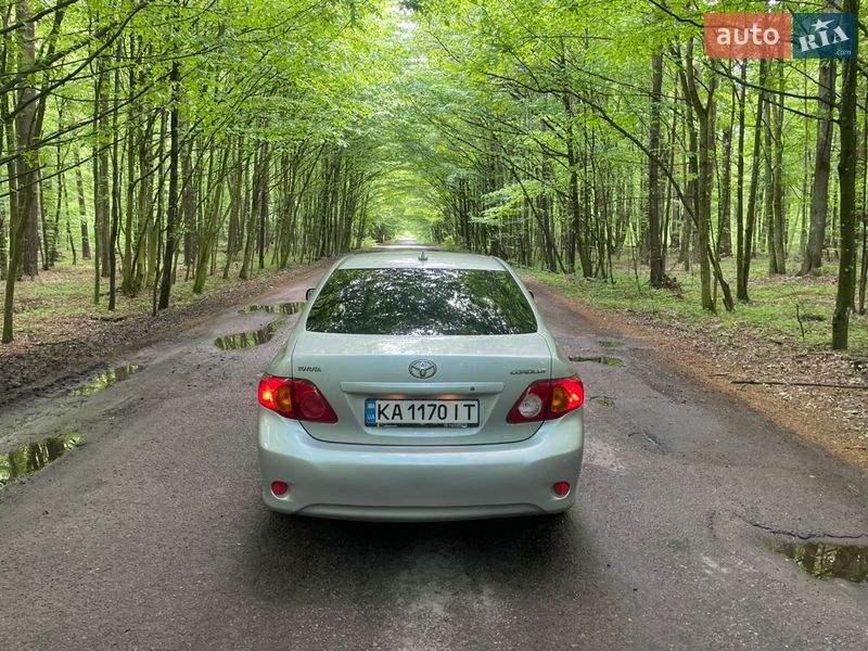 Седан Toyota Corolla 2006 в Романове