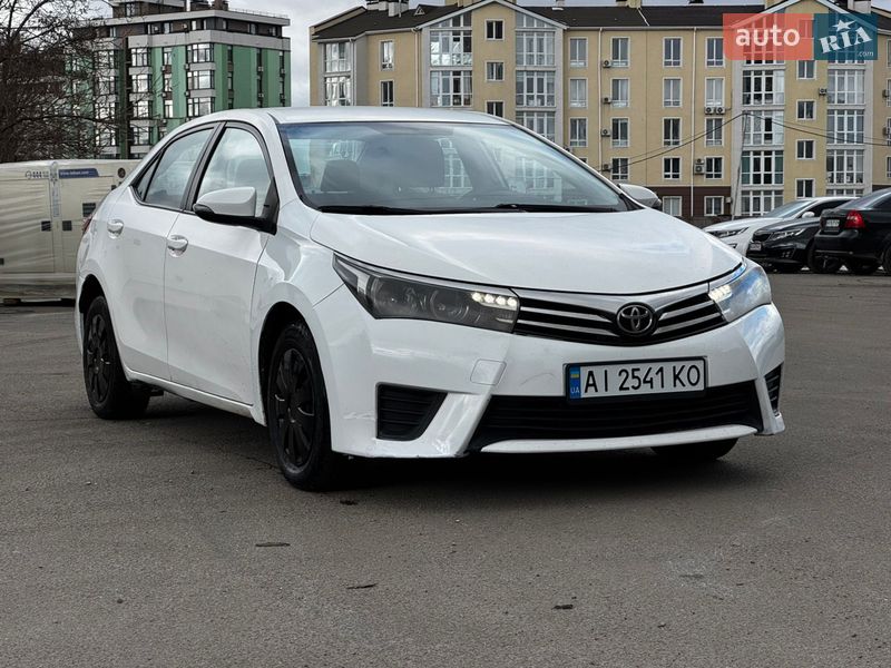 Седан Toyota Corolla 2018 в Киеве