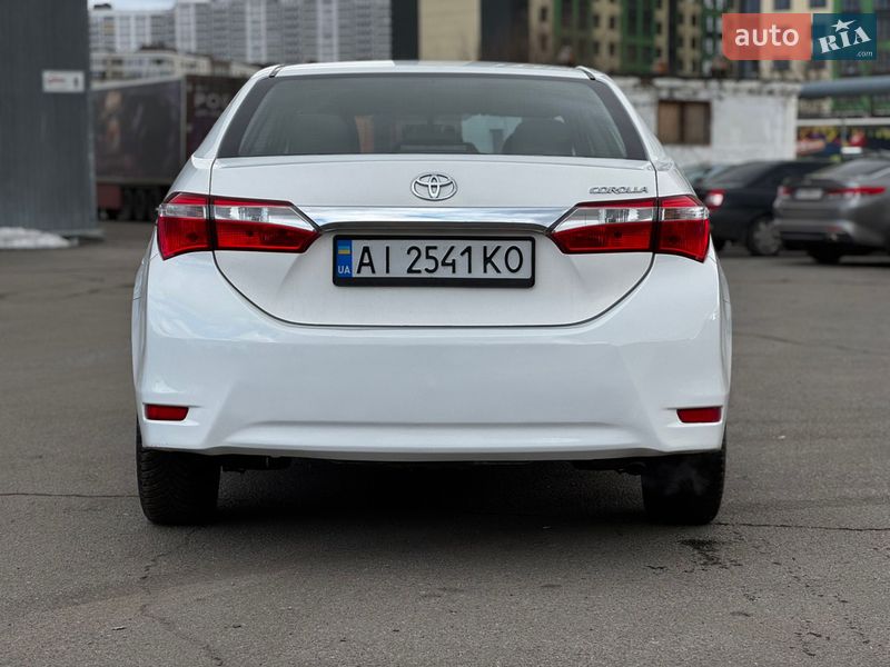 Седан Toyota Corolla 2018 в Киеве