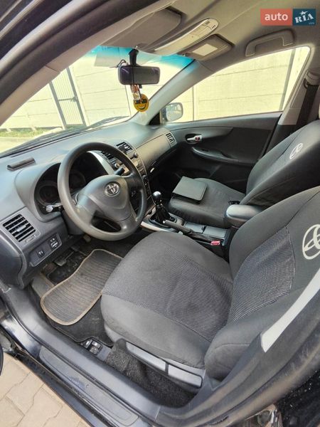 Седан Toyota Corolla 2009 в Дубно