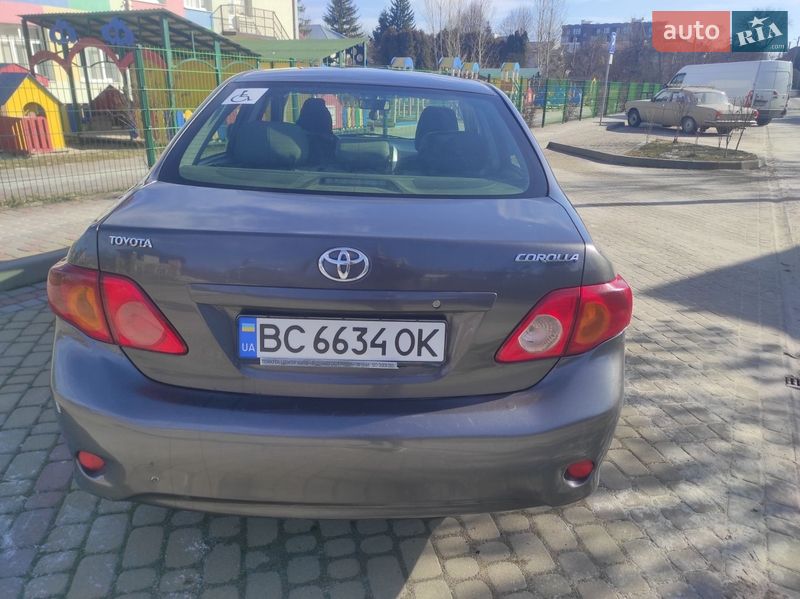 Седан Toyota Corolla 2008 в Львове