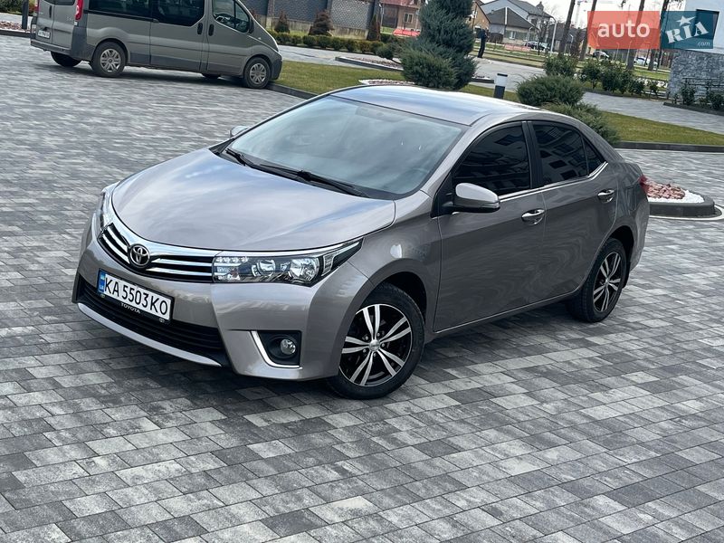 Седан Toyota Corolla 2013 в Мукачево
