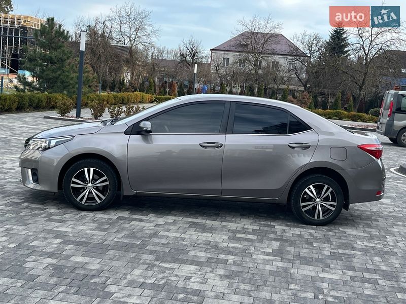 Седан Toyota Corolla 2013 в Мукачево