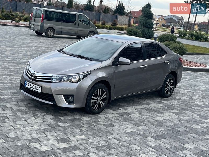 Седан Toyota Corolla 2013 в Мукачево