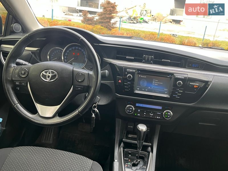 Седан Toyota Corolla 2013 в Мукачево