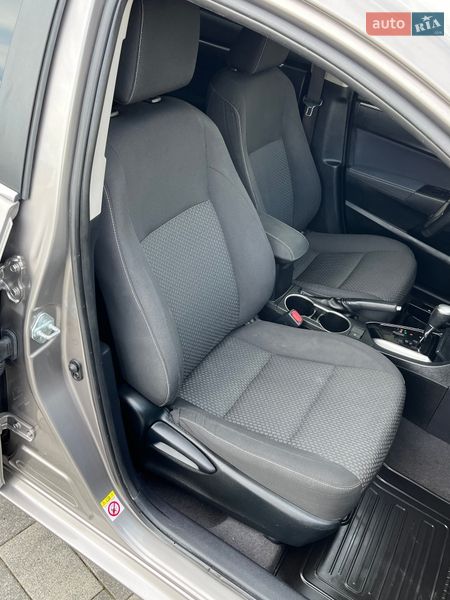 Седан Toyota Corolla 2013 в Мукачево