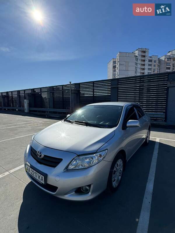 Седан Toyota Corolla 2009 в Киеве