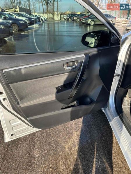 Седан Toyota Corolla 2016 в Киеве