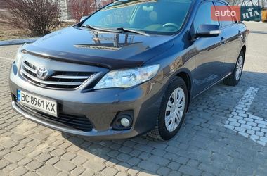 Седан Toyota Corolla 2012 в Львові