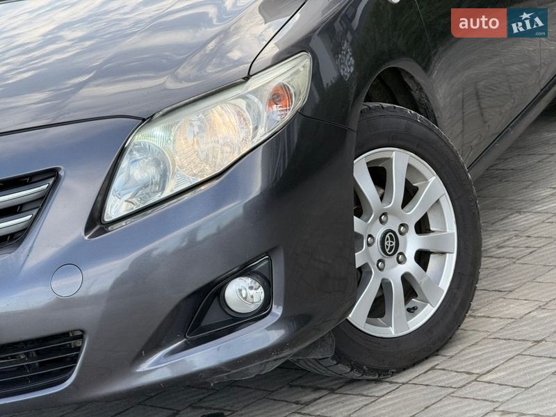 Седан Toyota Corolla 2008 в Стрые