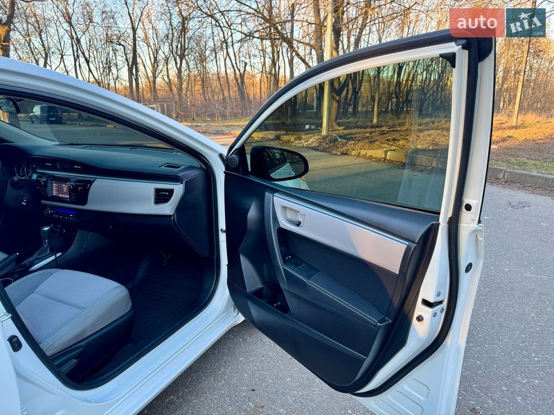 Седан Toyota Corolla 2015 в Одессе