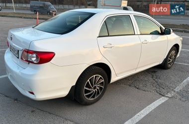 Седан Toyota Corolla 2010 в Львові