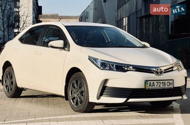 Седан Toyota Corolla 2017 в Києві