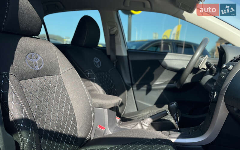 Седан Toyota Corolla 2008 в Мукачевому