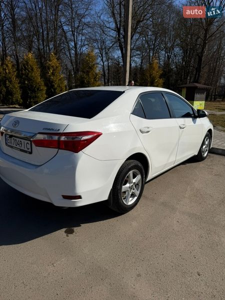 Седан Toyota Corolla 2017 в Деражне