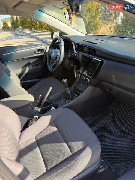 Седан Toyota Corolla 2017 в Деражне