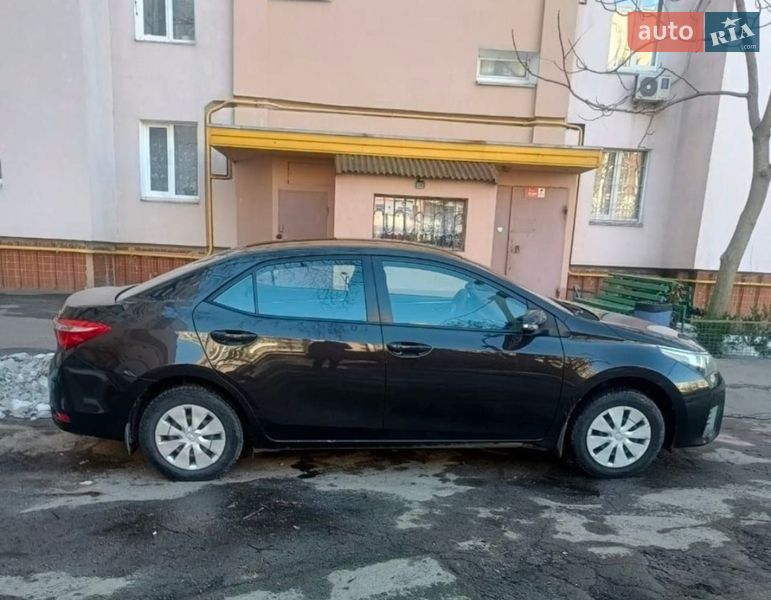 Седан Toyota Corolla 2015 в Киеве