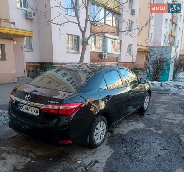Седан Toyota Corolla 2015 в Киеве