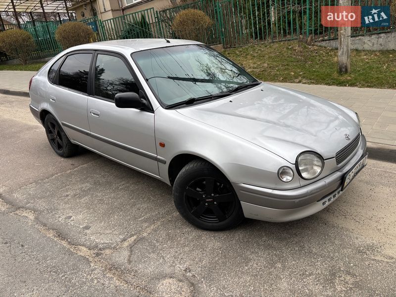 Хэтчбек Toyota Corolla 1998 в Львове фото Хэтчбек Toyota Corolla 1998 в Львове