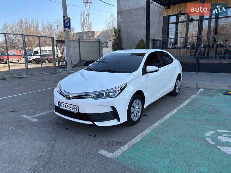 Седан Toyota Corolla 2017 в Миколаєві