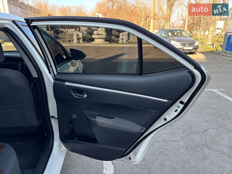 Седан Toyota Corolla 2017 в Миколаєві