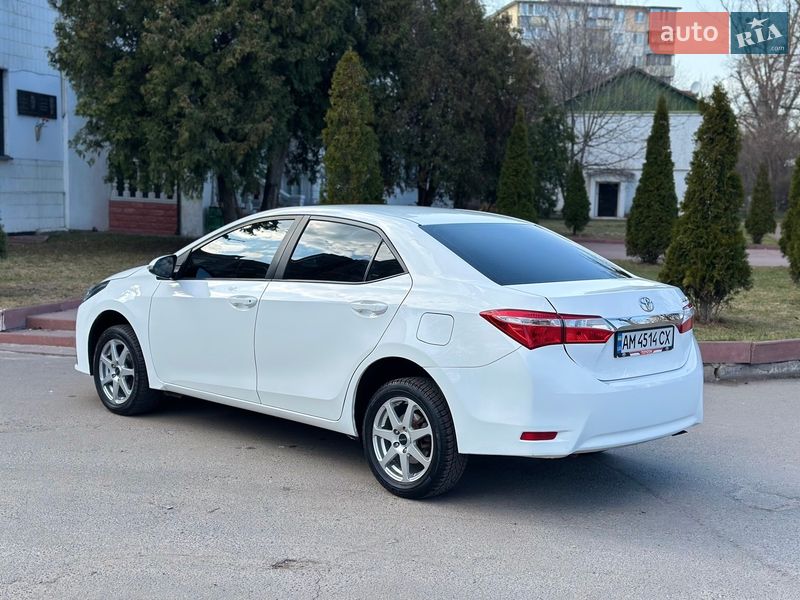 Седан Toyota Corolla 2017 в Києві