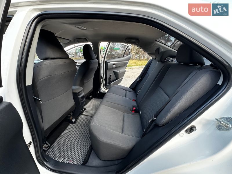 Седан Toyota Corolla 2017 в Києві