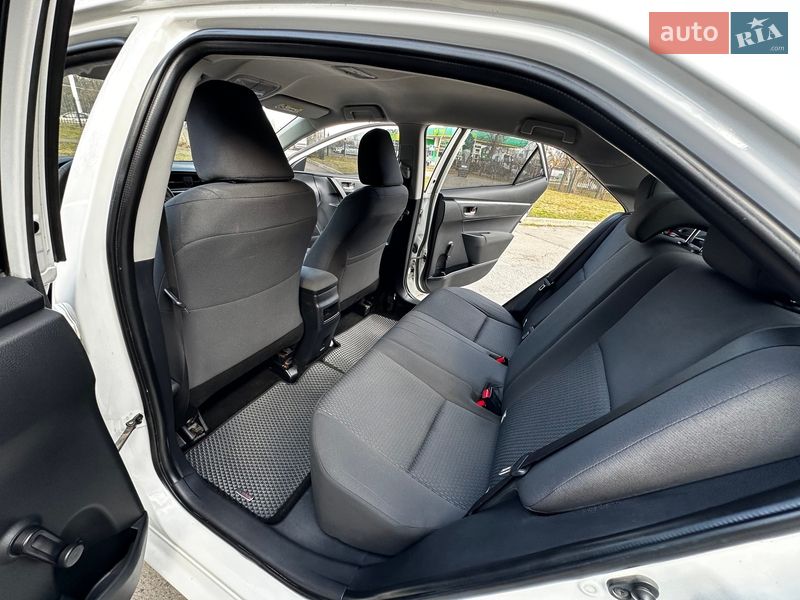 Седан Toyota Corolla 2017 в Києві