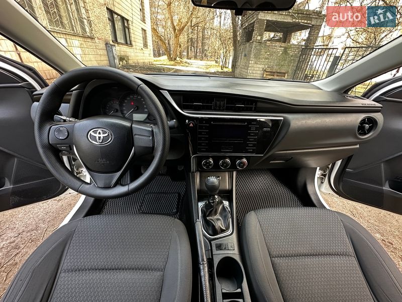 Седан Toyota Corolla 2017 в Києві