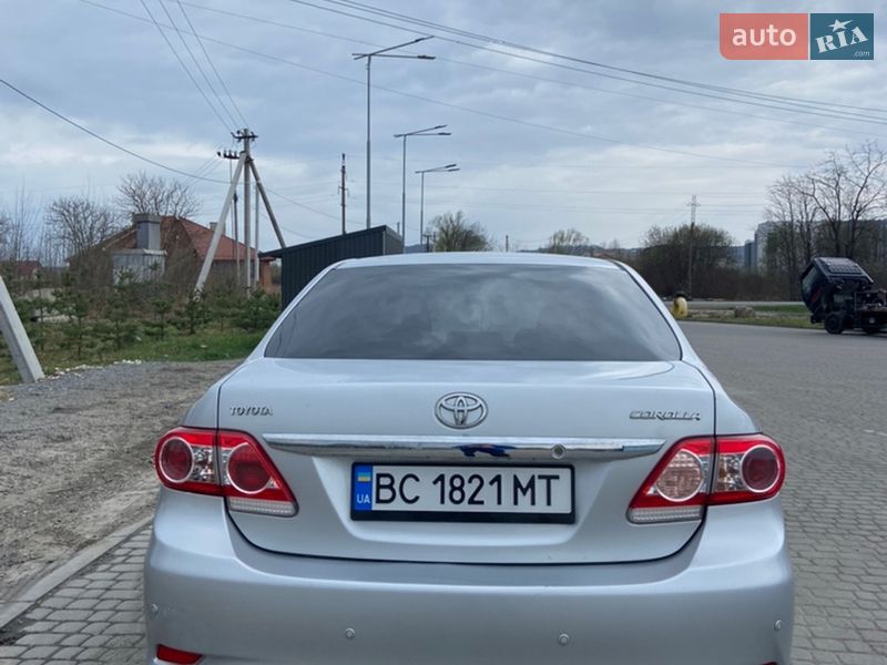 Седан Toyota Corolla 2011 в Львове