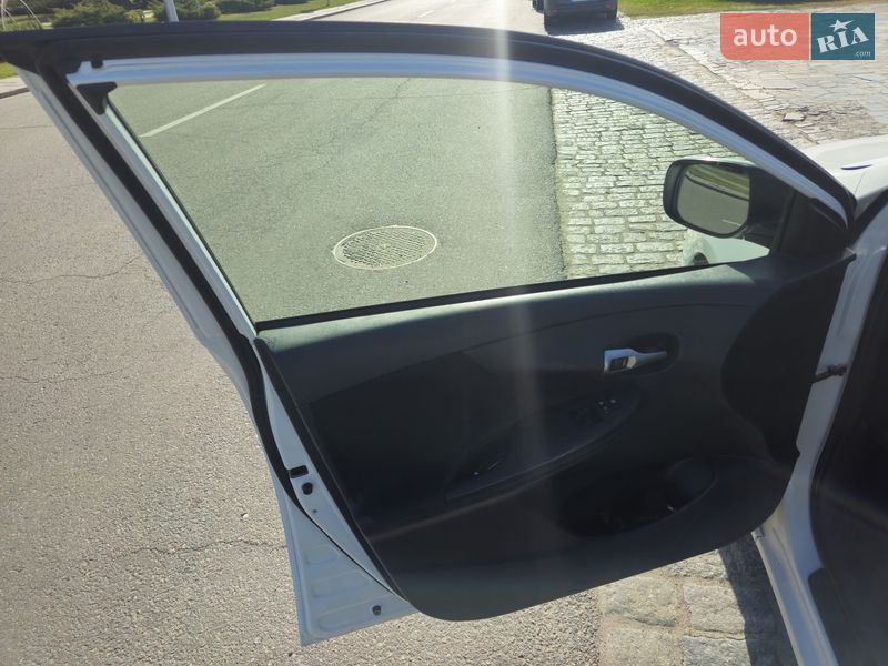 Седан Toyota Corolla 2012 в Кременчуге