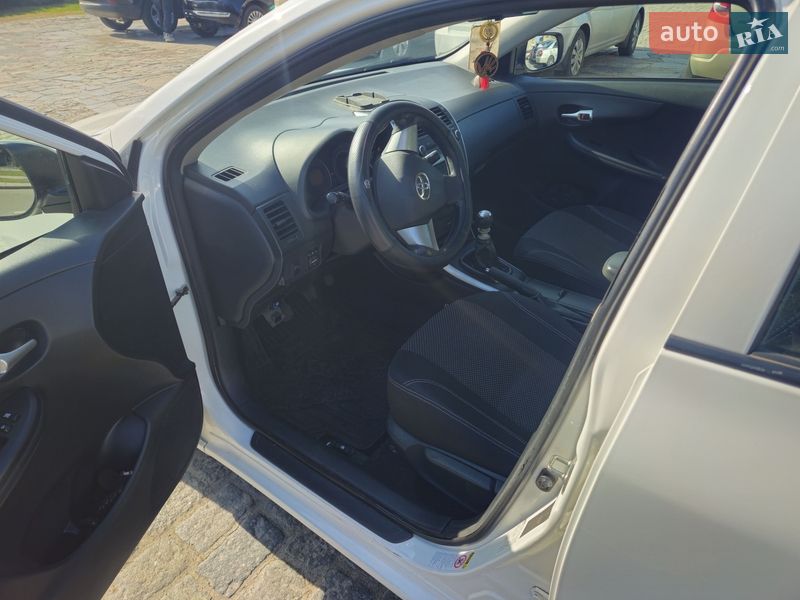 Седан Toyota Corolla 2012 в Кременчуге