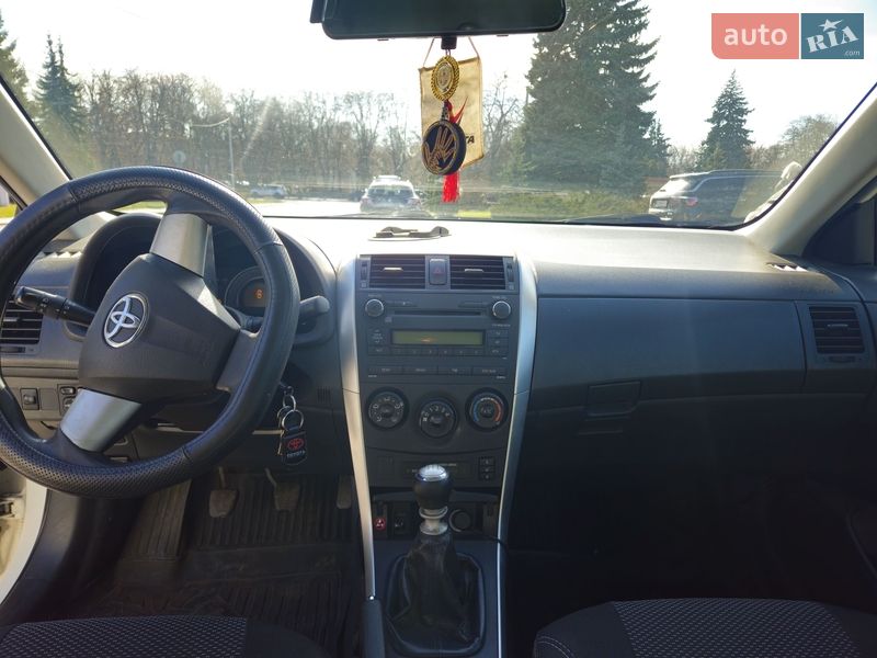 Седан Toyota Corolla 2012 в Кременчуге