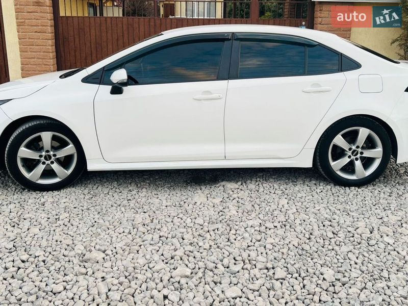 Седан Toyota Corolla 2019 в Дніпрі