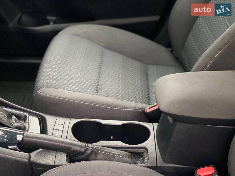 Седан Toyota Corolla 2017 в Киеве фото 42 Седан Toyota Corolla 2017 в Киеве