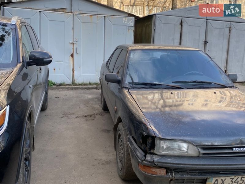 Седан Toyota Corolla 1990 в Харкові