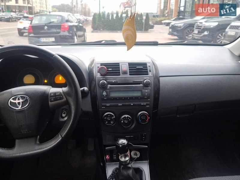 Седан Toyota Corolla 2010 в Києві