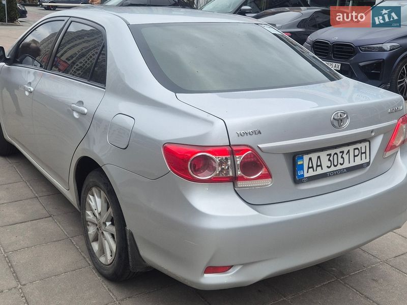 Седан Toyota Corolla 2010 в Києві