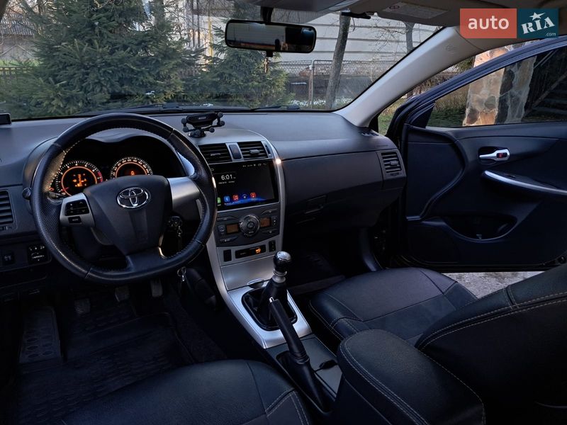 Седан Toyota Corolla 2011 в Івано-Франківську