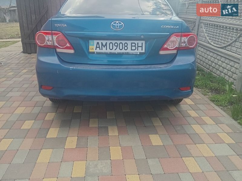 Седан Toyota Corolla 2011 в Олевске