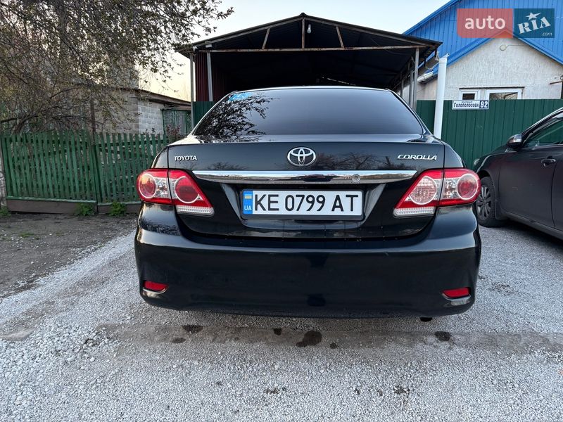 Седан Toyota Corolla 2013 в П'ятихатках