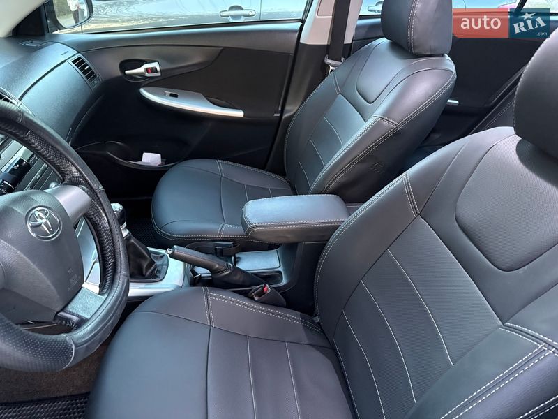 Седан Toyota Corolla 2013 в П'ятихатках