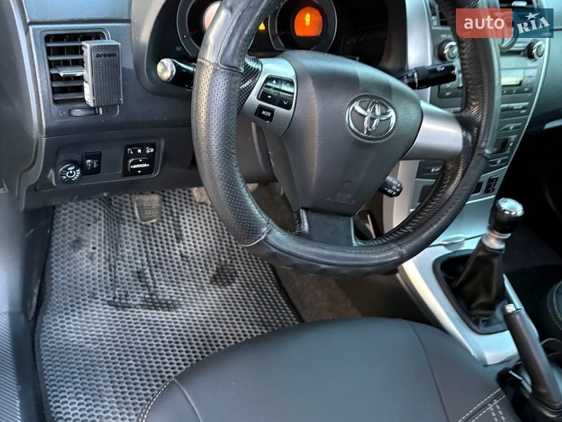 Седан Toyota Corolla 2013 в П'ятихатках